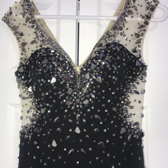 Long gown with slit - Picture 3 of 3